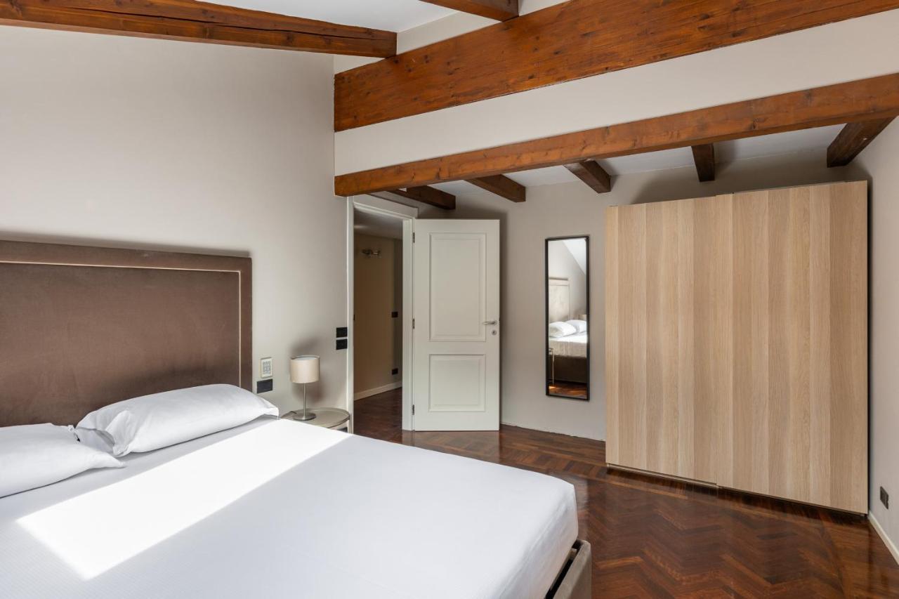 Wooden Design By Wonderful Italy Apartment *